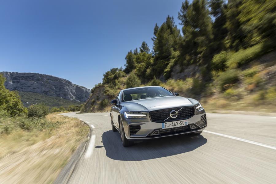  Volvo S60 T8 Polestar Engineered 2018 года  (WW) (фото 35 из 51)